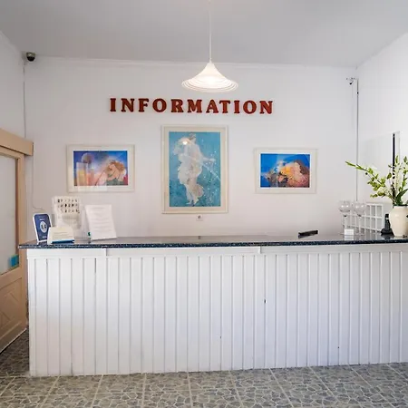 Rena 2* Perissa (Santorini)