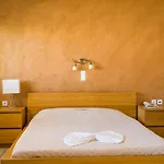 Rena Hotel Perissa (Santorini)